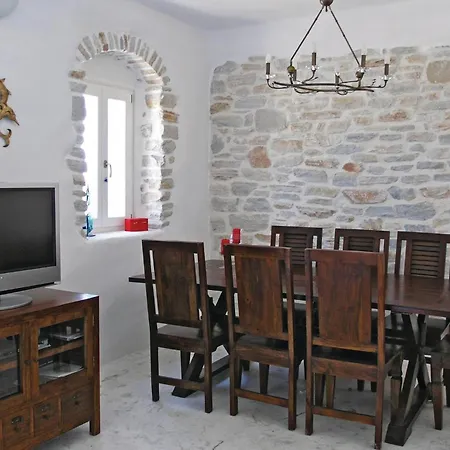 Casa vacanze Cozy In Ampela, Paros With Wifi